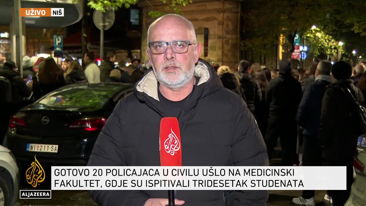 Protest pred policijskom stanicom u Nišu nakon što su studenti dobili poziv na saslušanje