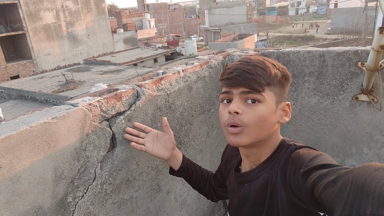 Ye Kya Ho Gaya 😱 Chhat Ki Deewar Pe #viralvlogge #everyday #vloggeing #Danissvlogge