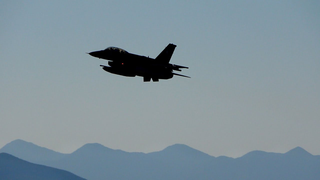 Hellenic Air Force F-16 gets the jump on me! Hot pass in full burner! [4K]