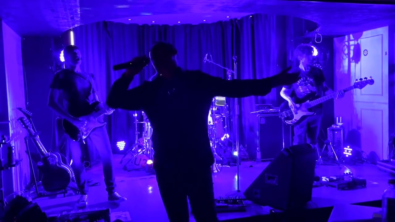 HEARTLAND U2 Tribute Band - With Or Without You