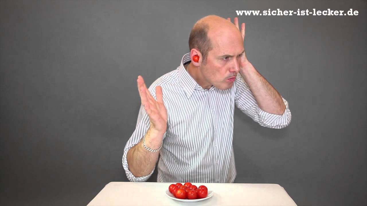 Zaubern mit Gem&uuml;se - Der Tomate-Ohr-Trick