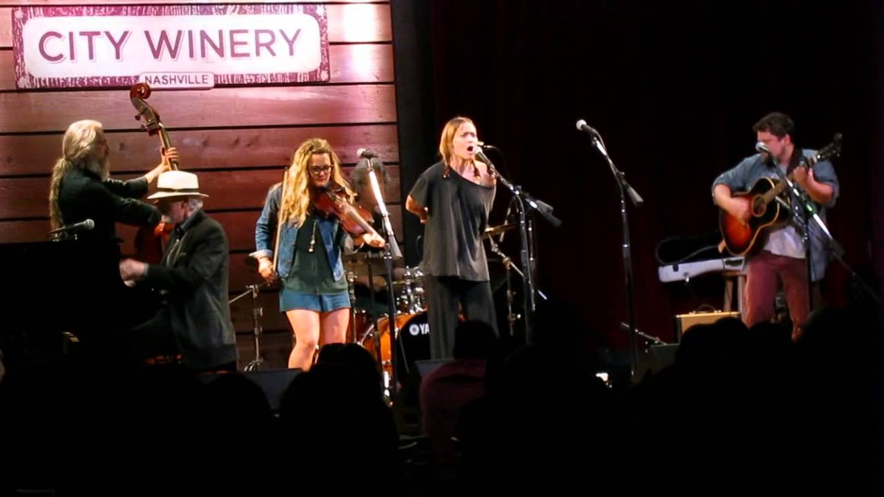 Fiona Apple with Watkins Family Hour 