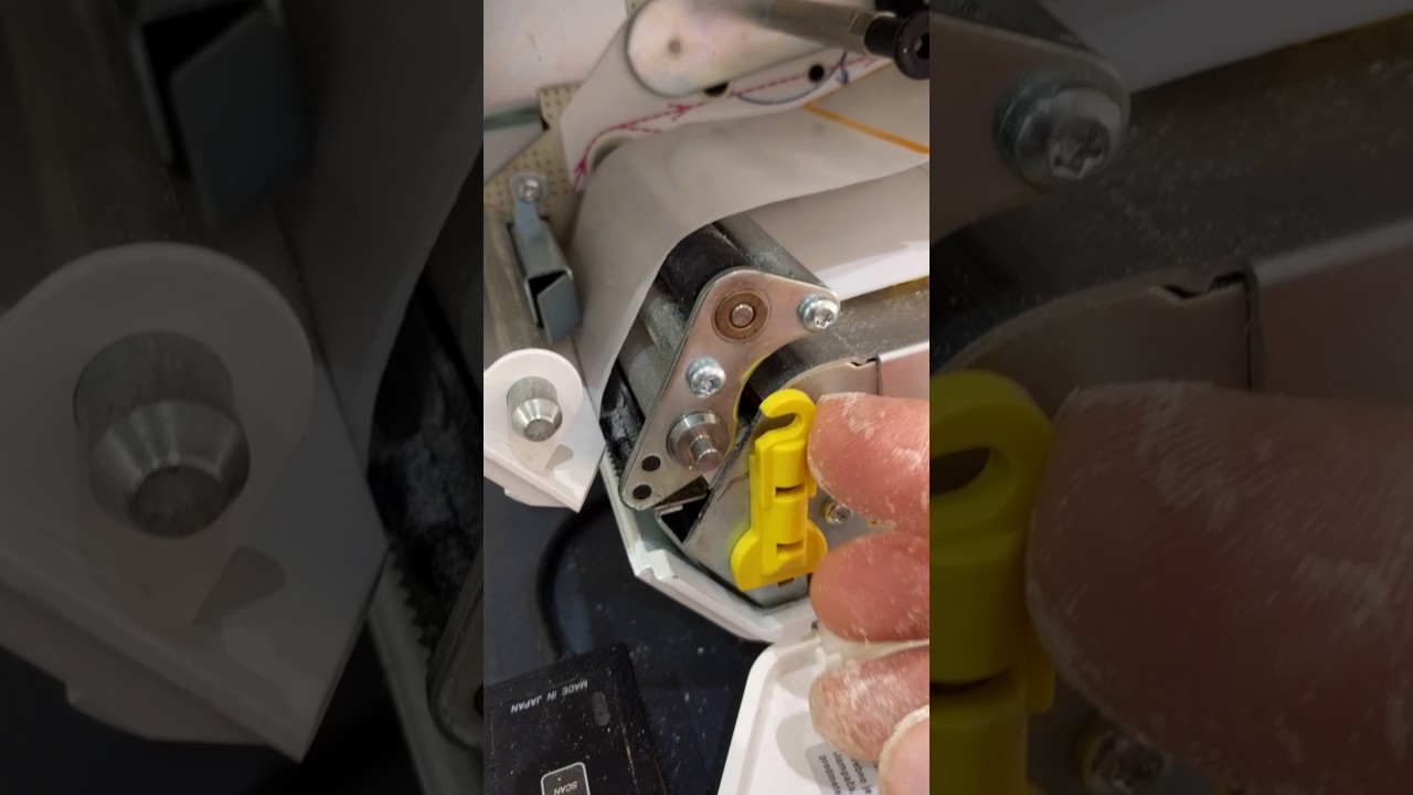 Replacing label roll