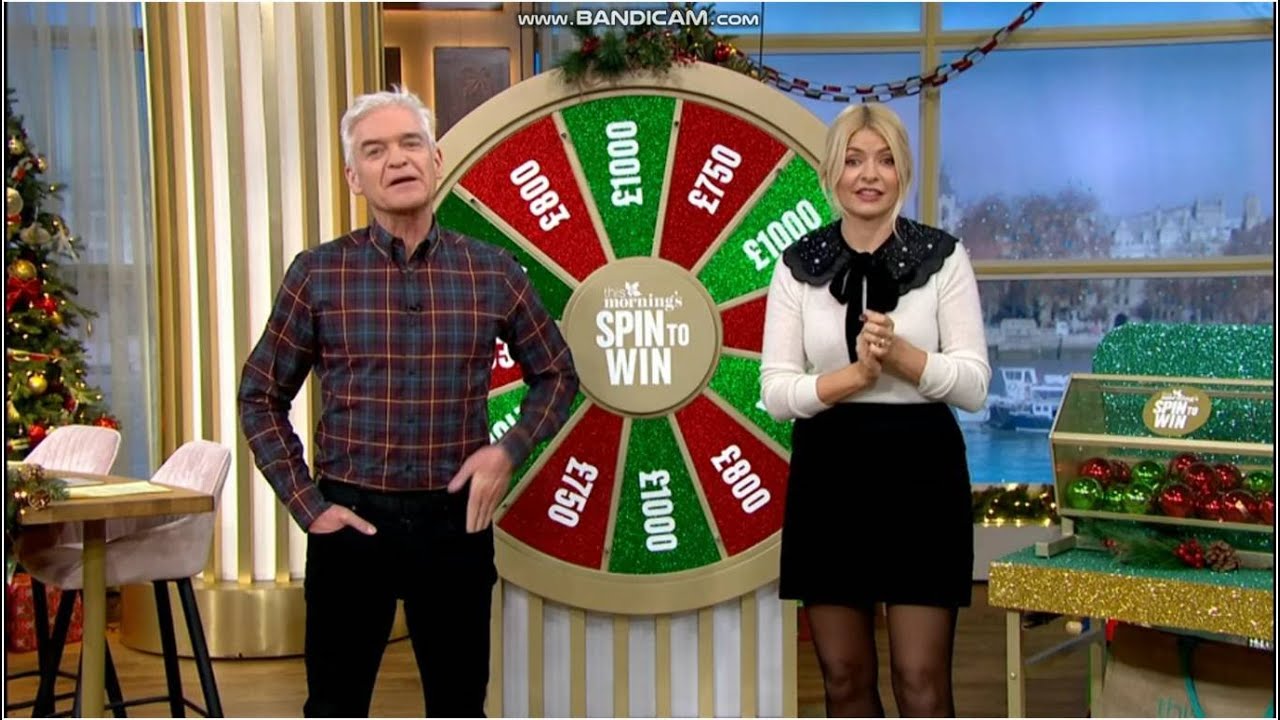 Holly Willoughby - Black Tights & Heels - 30/11/22