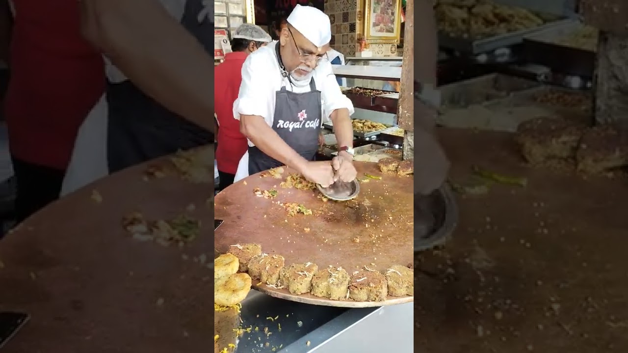 चोखा और कुलचे की जोड़ी जम गई | Chaat King India