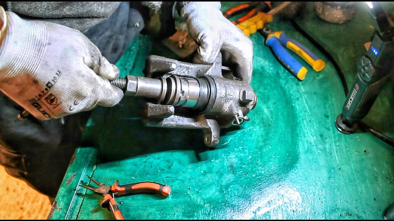 Cum se reconstruiește etrierul de frână spate și față (piston și garnituri noi) 👨‍🔧 #18