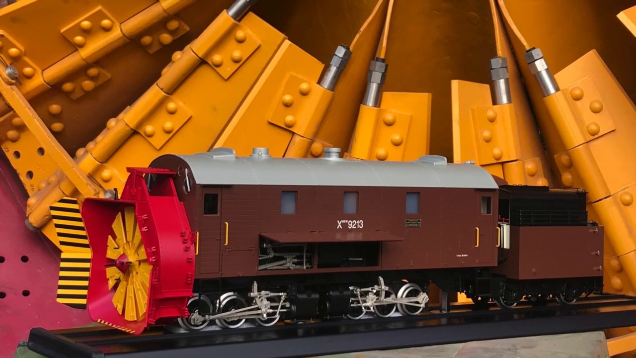 LGB RhB Dampfschneeschleuder Xrot 9213 auf der Schöneggbahn