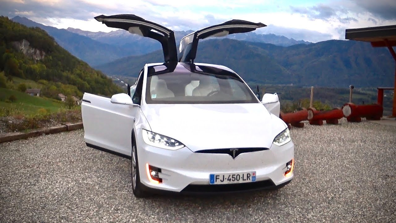 LE MODE NOËL SECRET de La TESLA MODEL X!