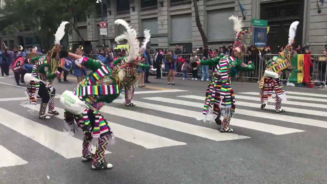 Entrada Folklórica en Av de Mayo 2022. Ch’aukas Wistus Auurrr