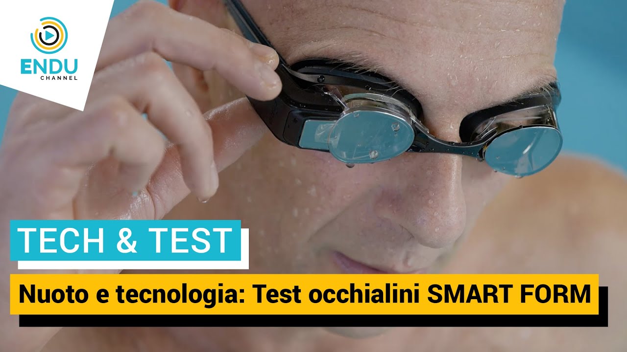 Occhialini da nuoto dotati di un display intelligente