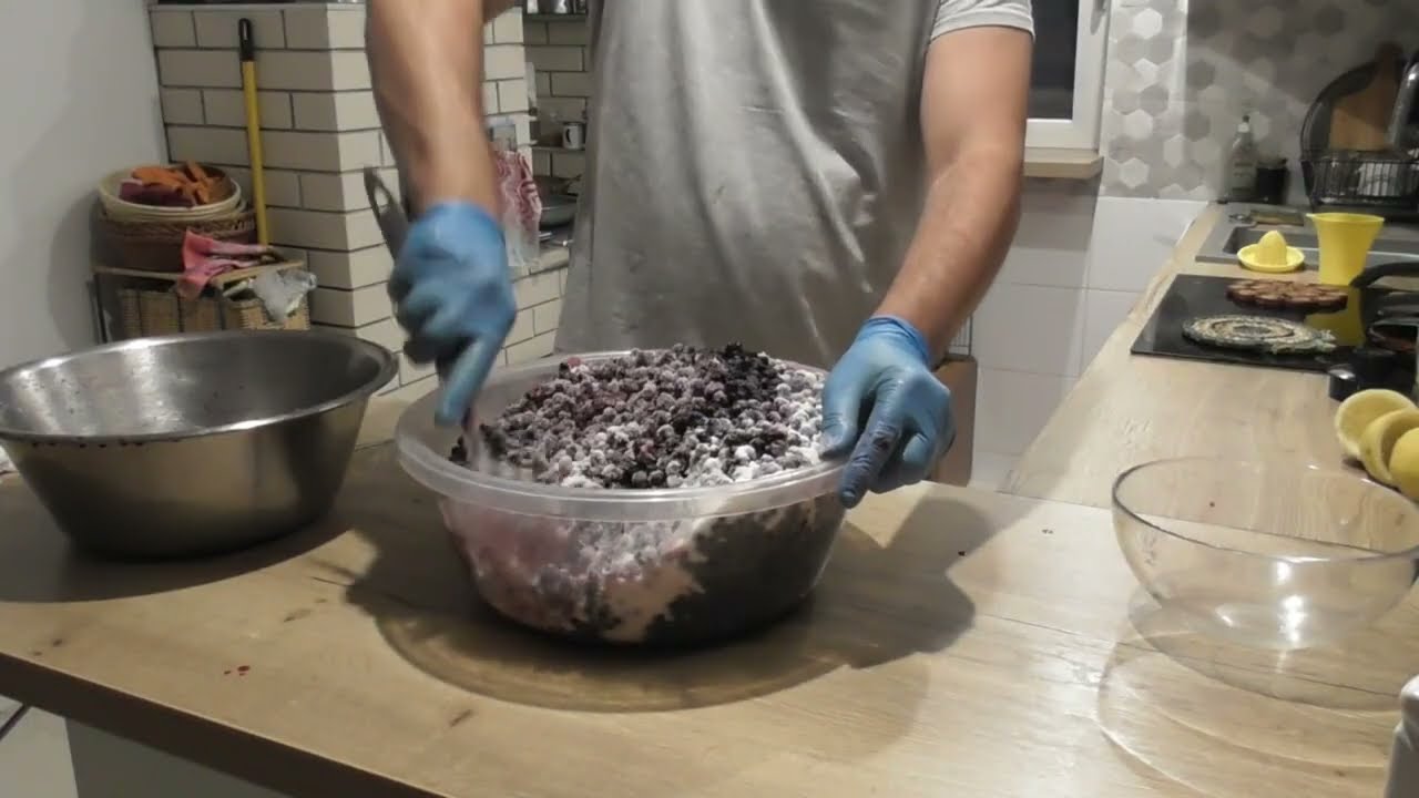 Vivere nel bosco/trapianto peperoni/raccolta marmellata mirtilli /cetrioli/ /fioriera fai da te/003