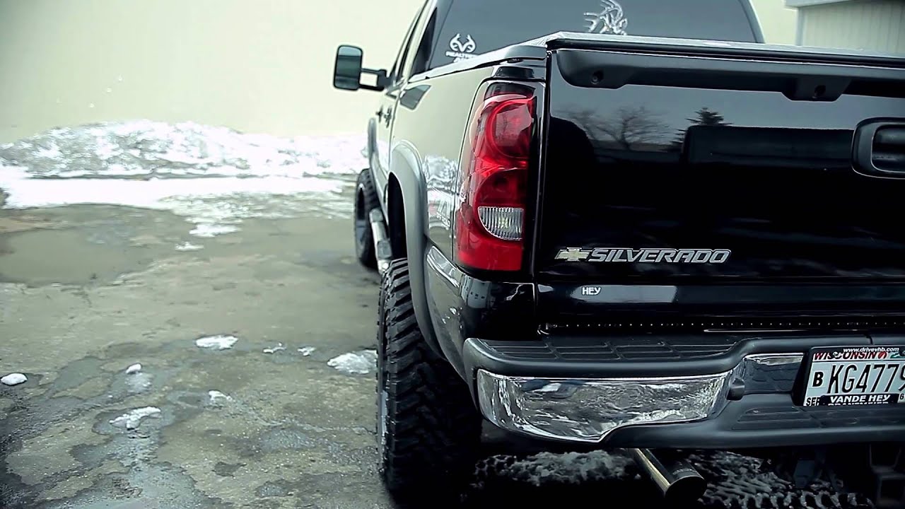 Spotlight - 2006 Chevy Silverado with Moto Metal 970