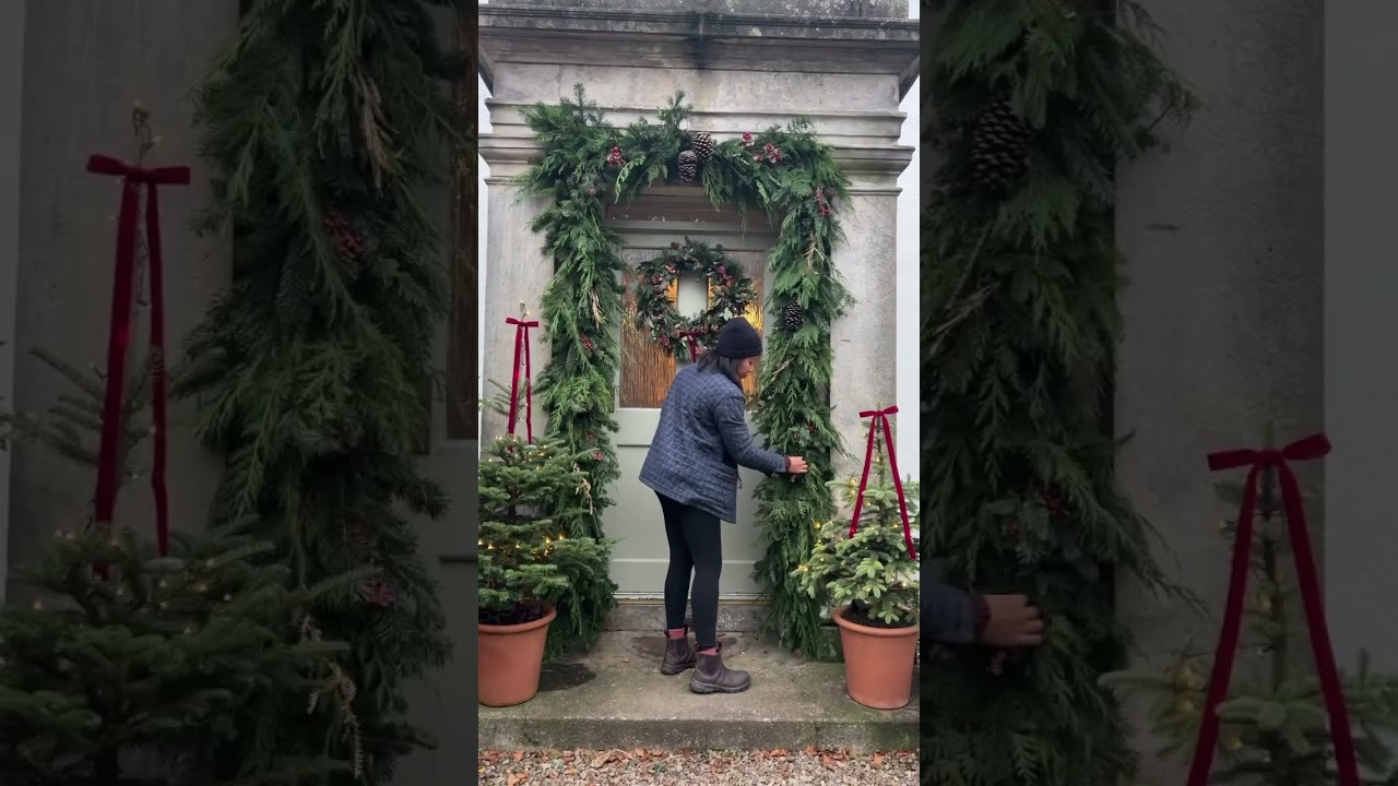 How to make a Christmas garland without chicken wire #christmasgarland #christmas #garlandmaking