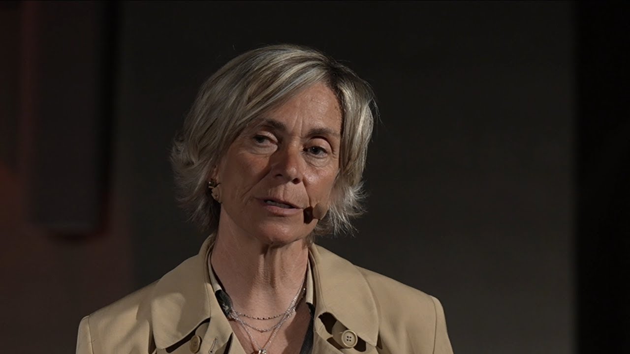 Che cosa rimane dopo aver degustato un calice di vino? | Elena Pantaleoni | TEDxPiacenza