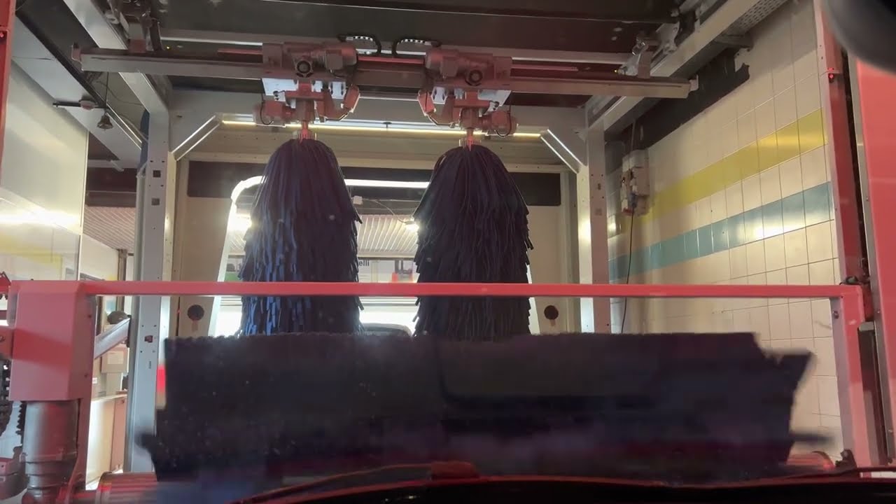 WashTec SoftLine² Linear Vario “Mary Car Care” (Inside View)