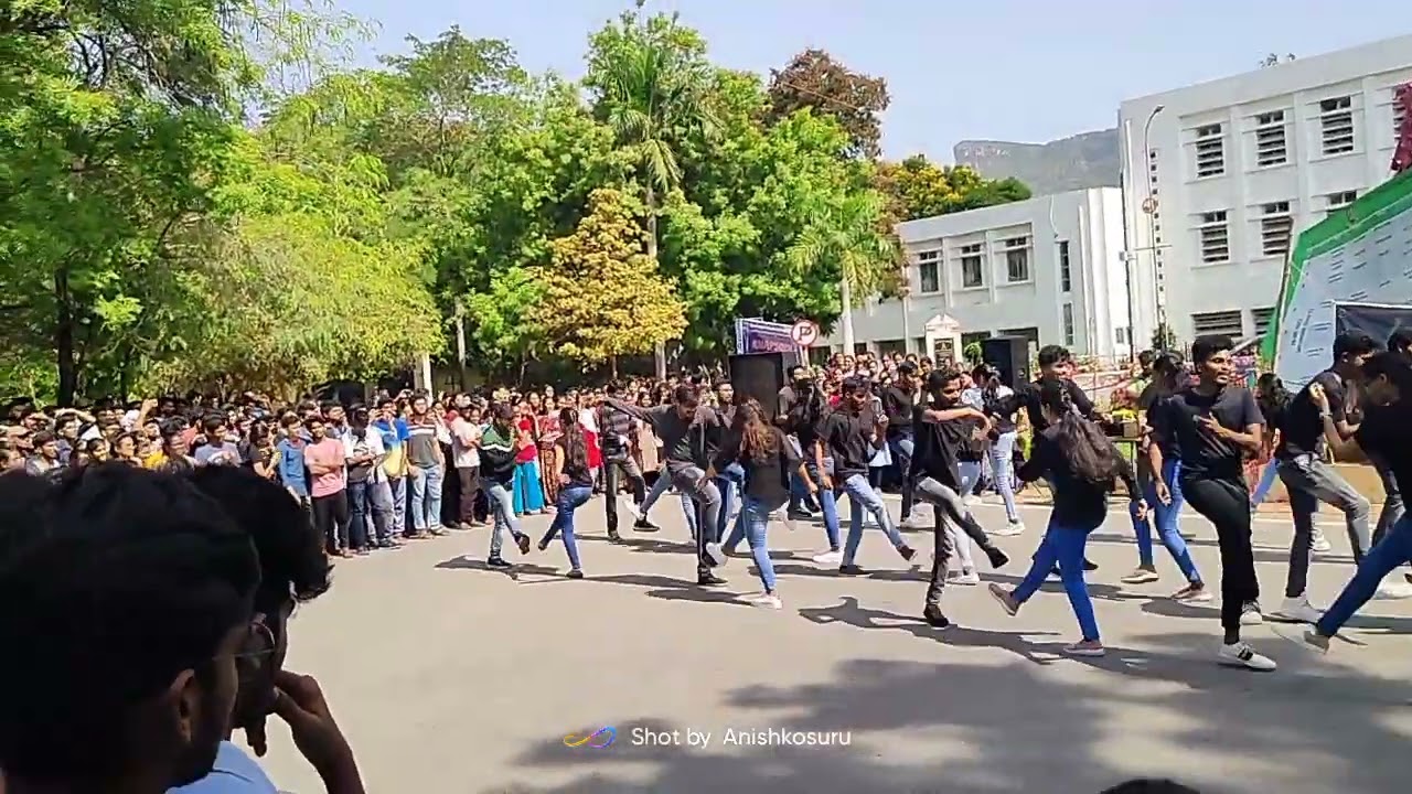 sv university flash mob(2)