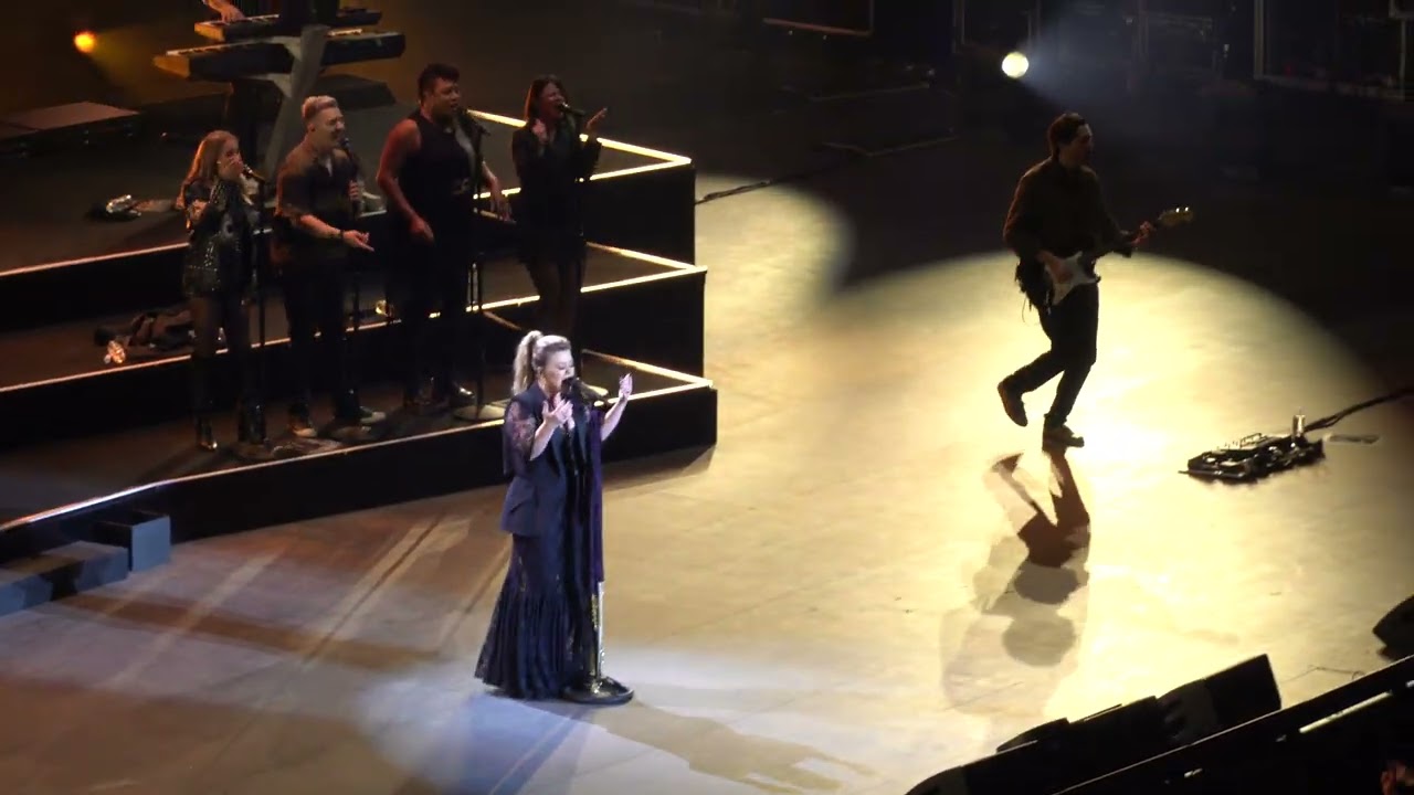 Kelly Clarkson - (2023-08-19) - Didn't I - Chemistry Residency