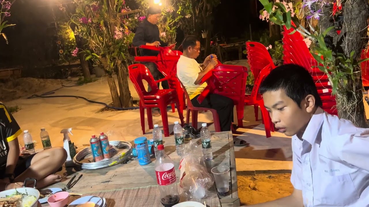 ศิษย์พี่ได้เลี้ยงหมูกระทะ ธิดาลาว￼
