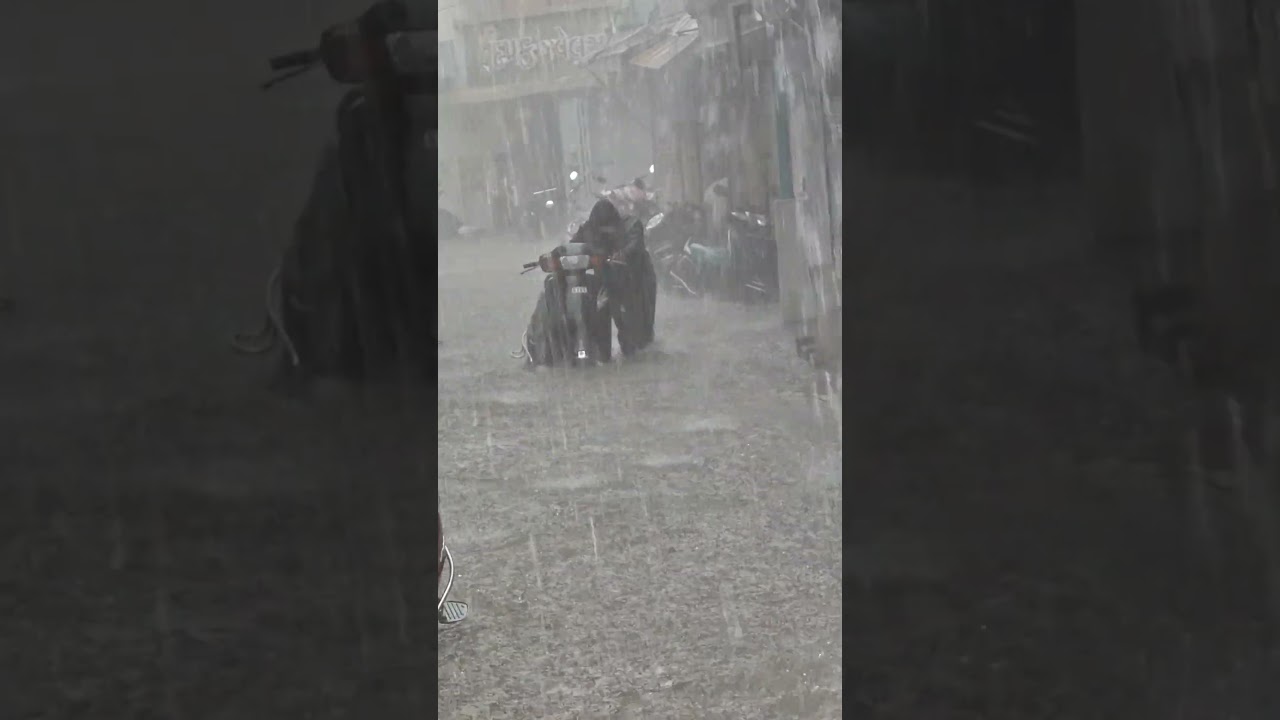 rainyday#rain#raining#rainydays#rainyweather#gujarat #patan #zaveribazaar