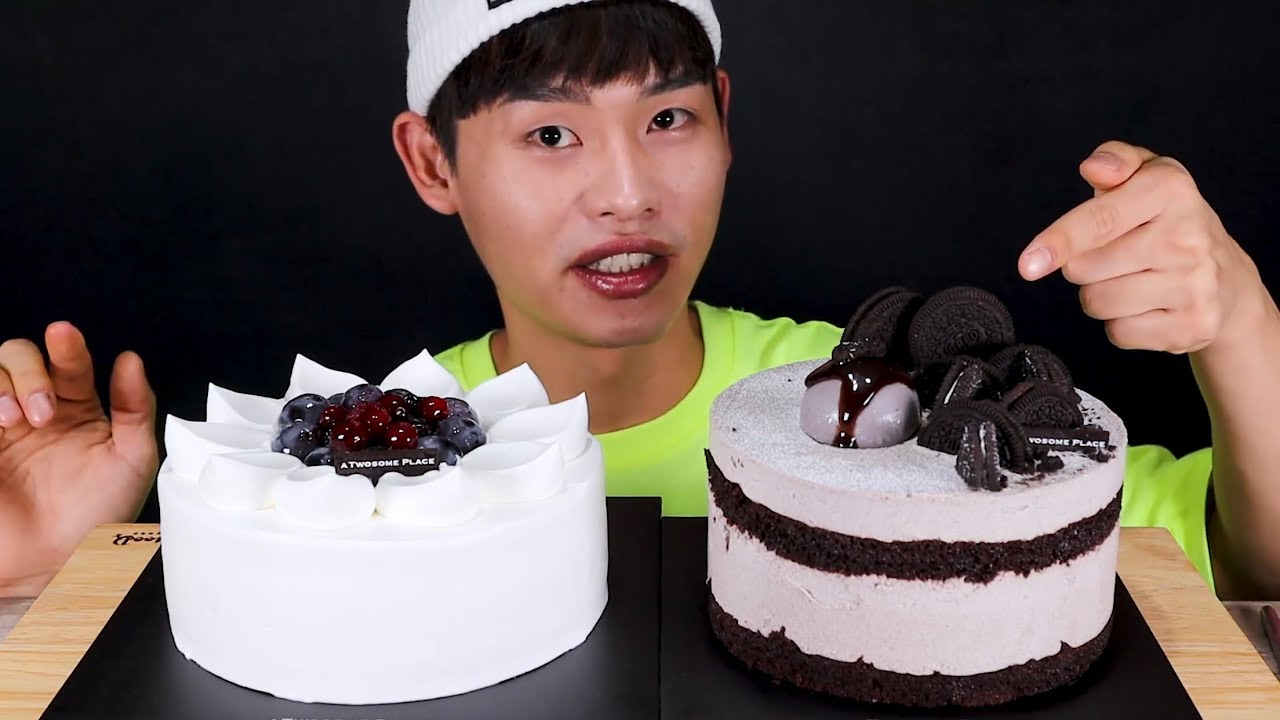 투썸플레이스 모어댄쿠키앤크림 리얼생크림케이크 먹방~!! Oreo Cookie cake Whipped cream cake~!!