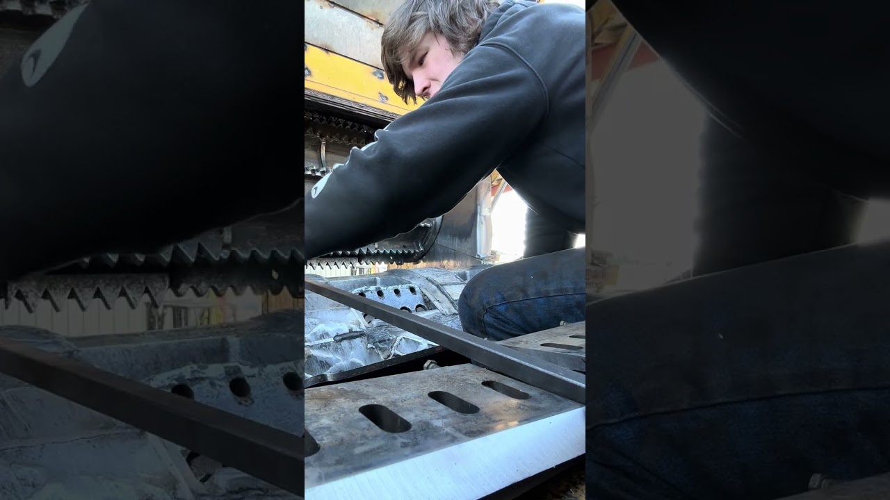 How to change ur knifes on your vermeer hg6800tx wood chipper