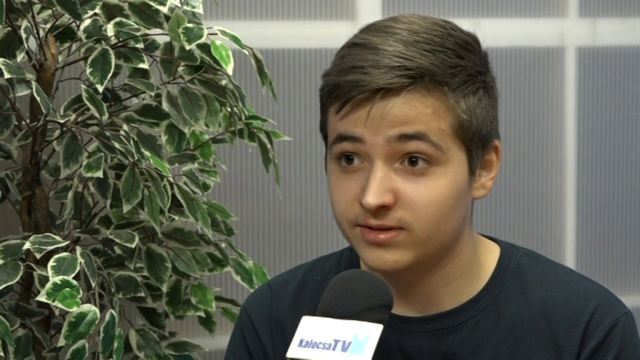 Kalocsai zsonglőr a cirkusz porondján