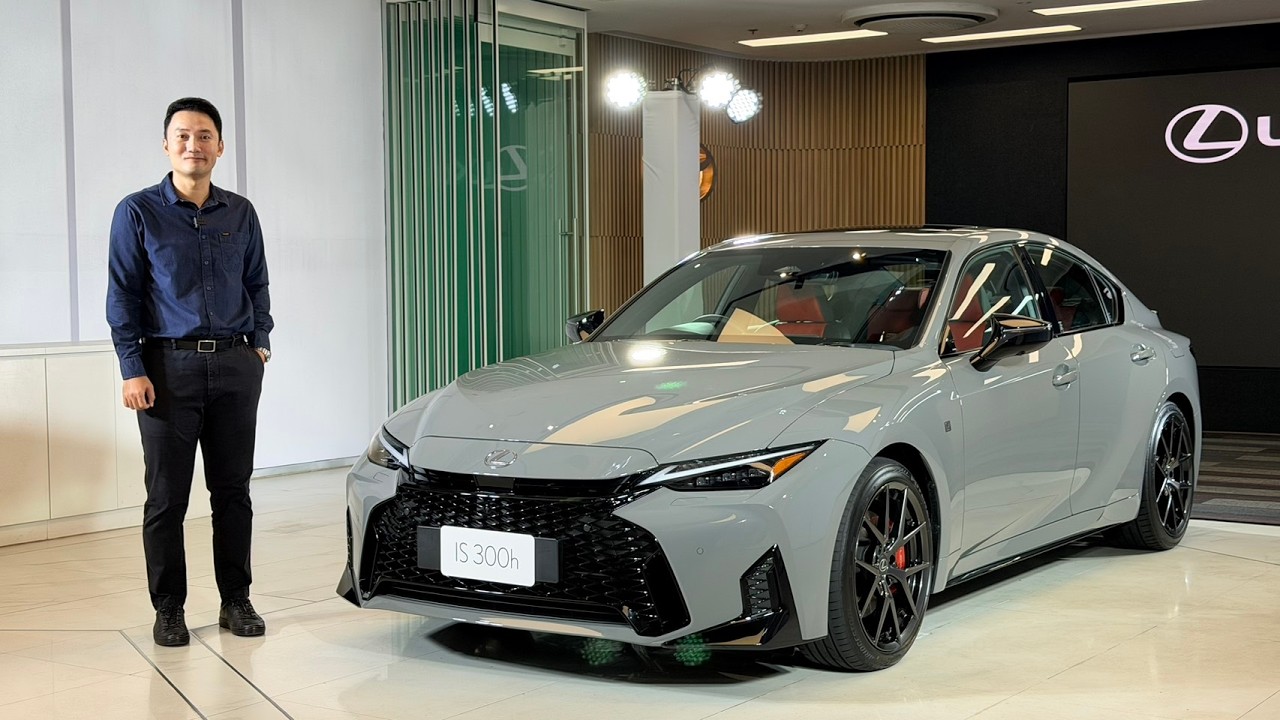 อย่างหล่อ New LEXUS IS300h F-Sport ลุ้นค่าตัว 3.3 ล้านบาท