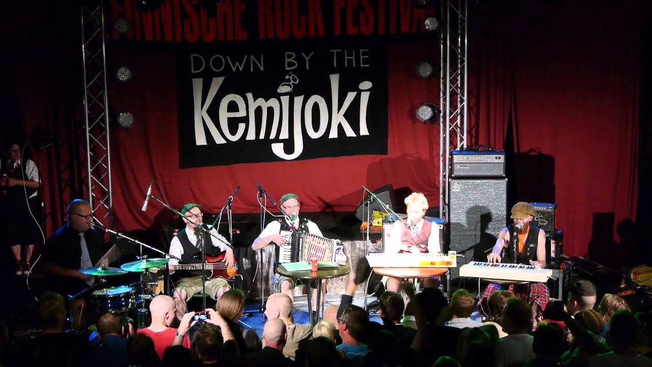 El&auml;kel&auml;iset - Poro (Live &bull; Down by the Kemijoki 2012)