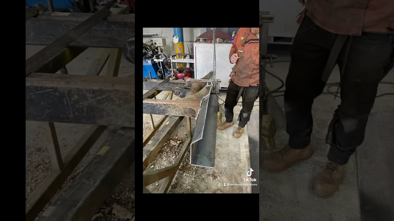 Excavator push blade repair. Please like and subscribe to my channel. #foryou #welding #welder #fyp