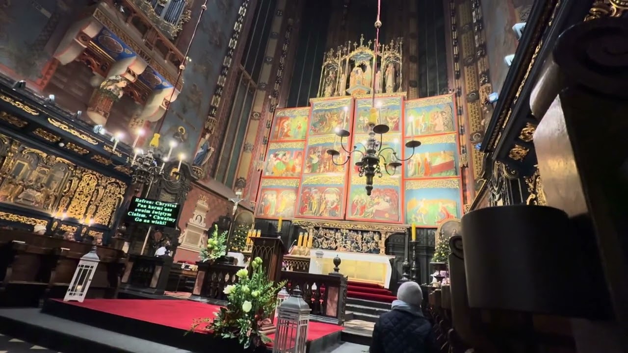 Evening mass at St. Mary’s in Krakow - Kościół Mariacki w Krakowie 