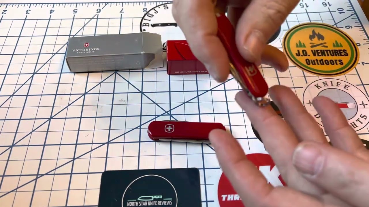 Separated at birth: Victorinox Rally and Wenger Bottlemate #twofortuesday @knifedelights7473