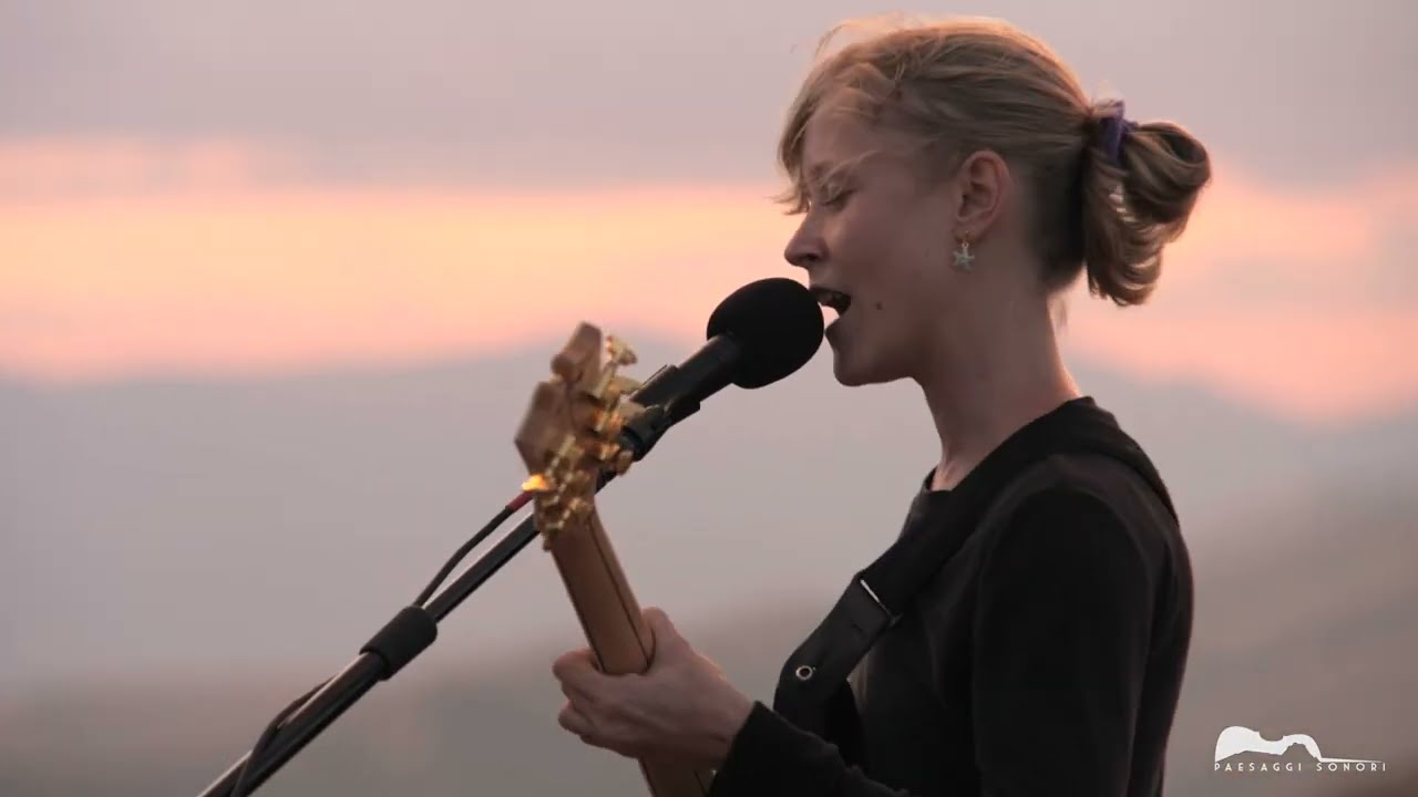 ALICE PHOEBE LOU live sunset 1460m @ Rocca Calascio | Paesaggi Sonori 2022