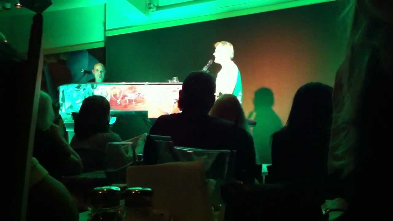 Phil Vassar sings John Wayne (Live)