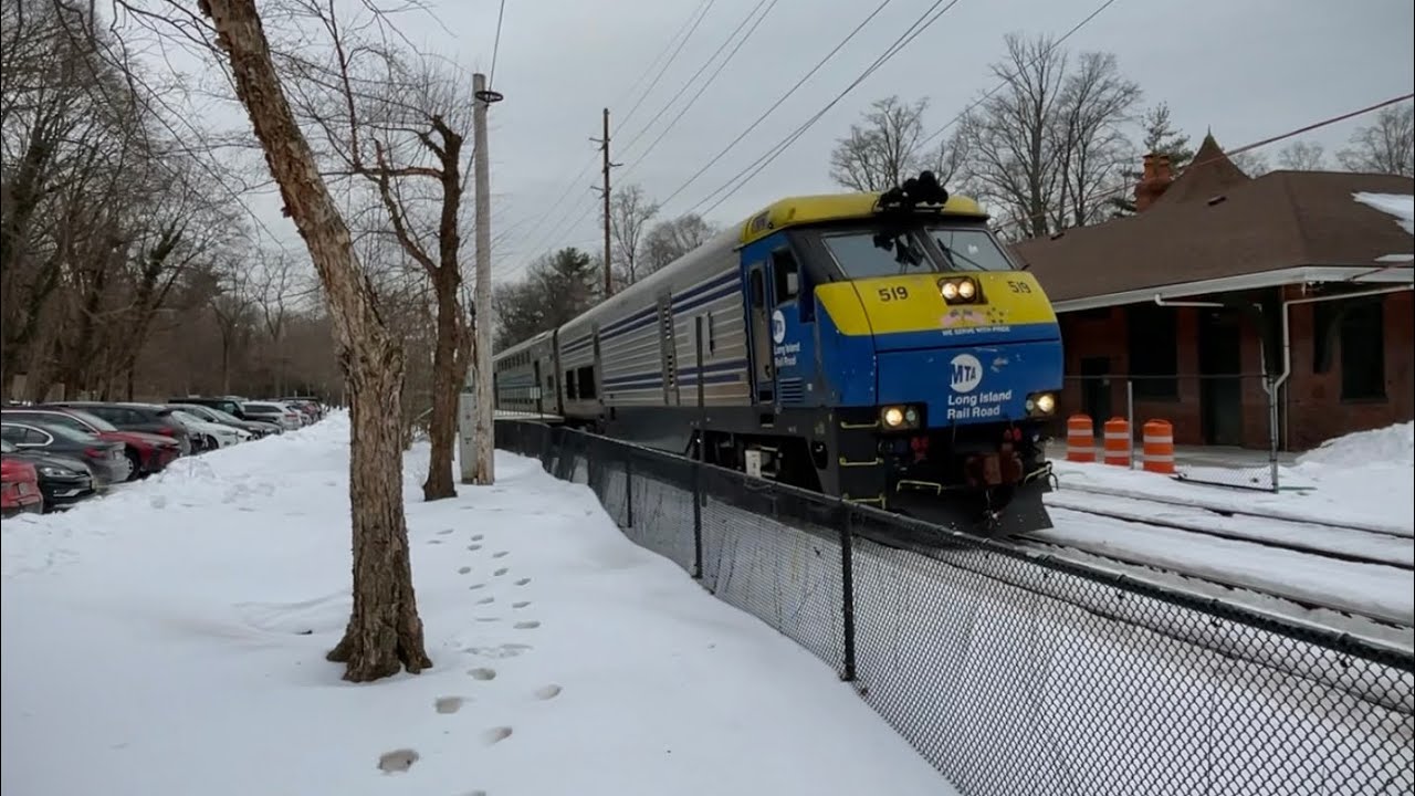 LIRR: Train 552 at Glen Cove with DM30AC 519’s loud and proud K5LL 2/10/26