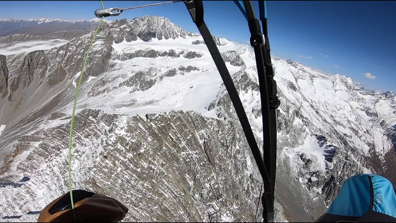 Paragliding in Bir, India