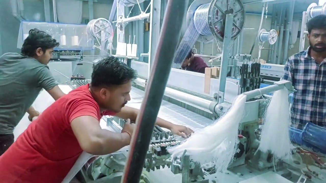 देखिए हम लोग क्या कर रहे हैं कंपनी में 