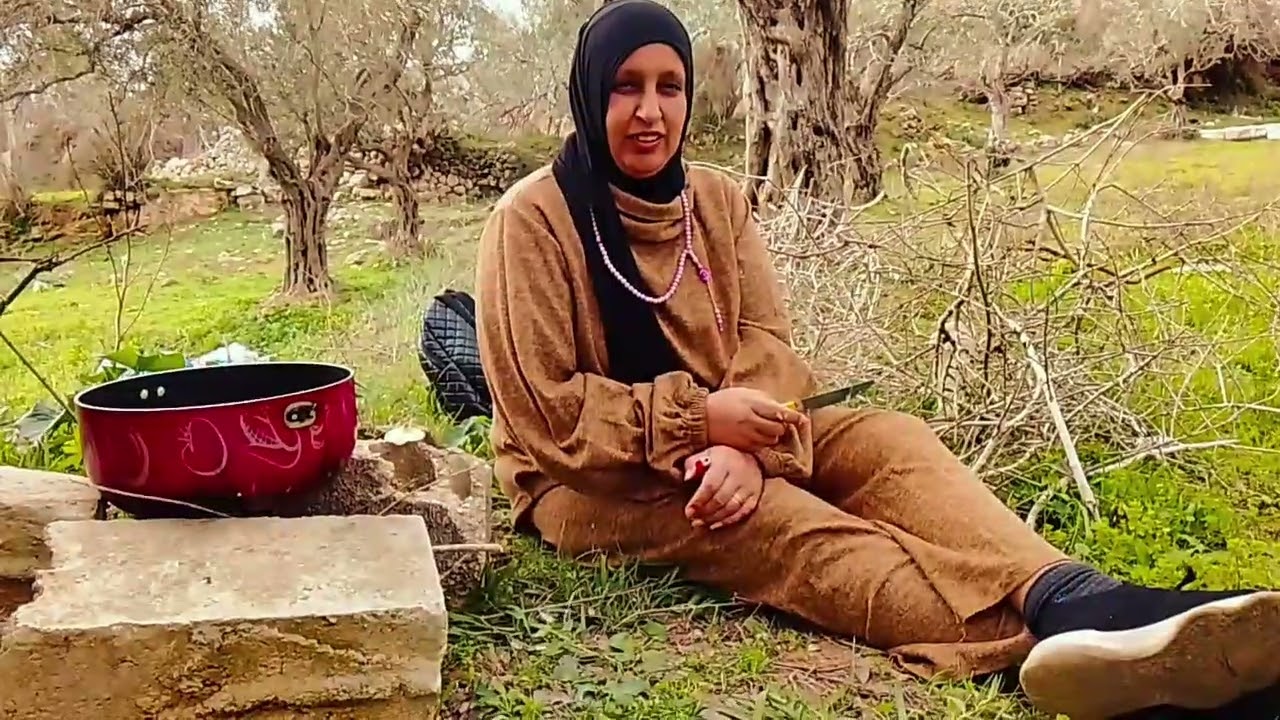معقول اطيب أكلة مجدرة مع سلطة فرش تنطبخ بين احضان الطبيعه ؟