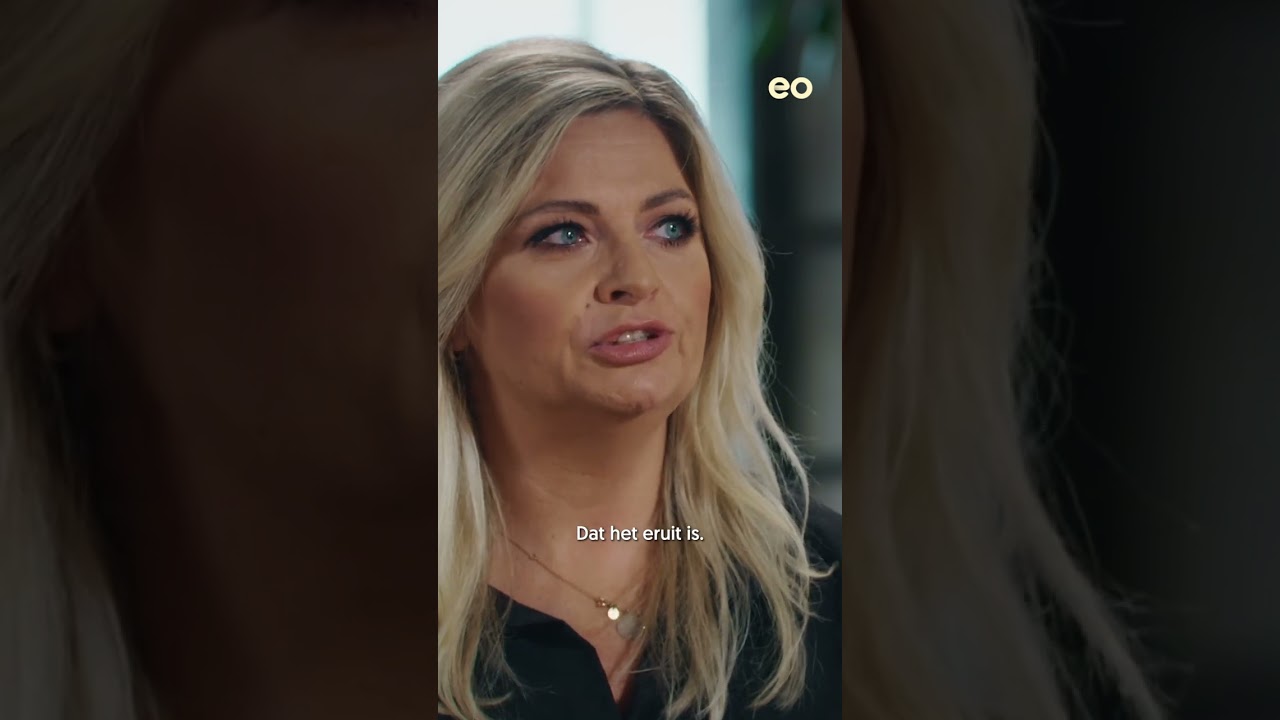 Bobbi Eden liet borstimplantaten verwijderen door ontsteking #actrice #lichaam #kist
