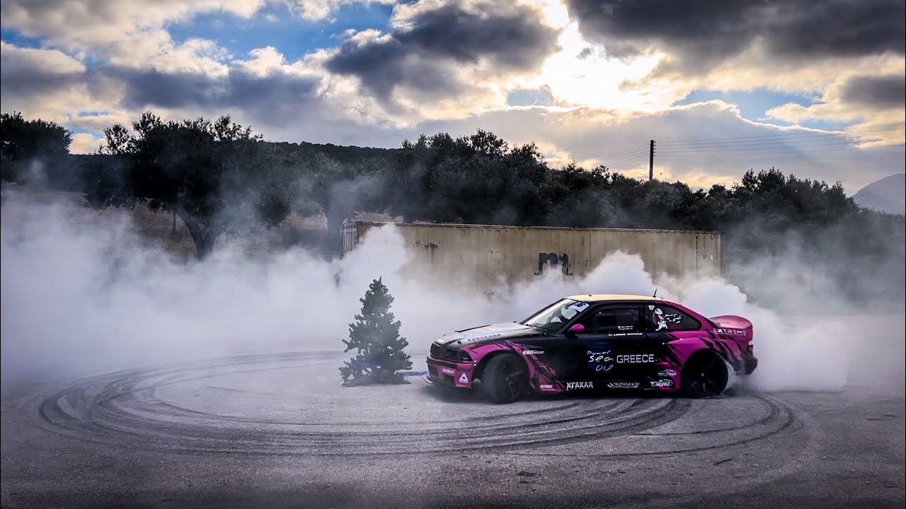 ΣΤΟΛΙΣΜΟΣ ΧΡΙΣΤΟΥΓΕΝΝΙΑΤΙΚΟΥ ΔΕΝΤΡΟΥ ΜΕ DRIFT | MERRY DRIFTMAS FEAT LAGOS