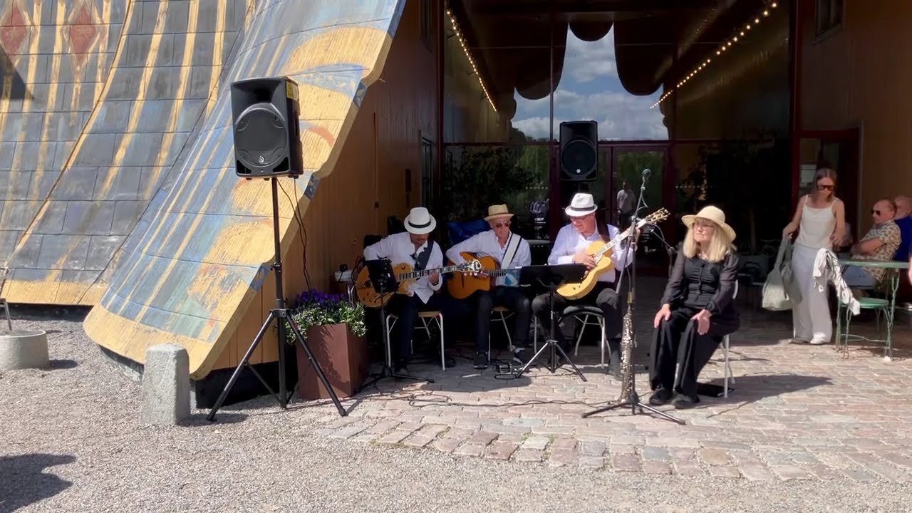 Fly me to the Moon : Dankos Swinging Pack , konsert i Hagaparken vid Koppartälten