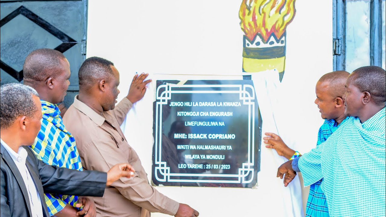 MWENYEKITI WA HALMASHAURI YA MONDULI APOKEA DARASA KUTOKA KWA WADAU MAENDELO MPDI HUKO ESILALEI