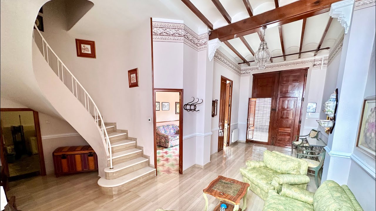 Ref. V95314 Charm and elegance in the heart of Pego: a house with soul.