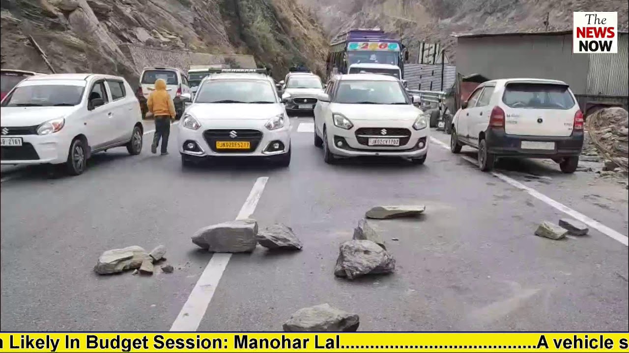 NH-244 blocked in Kishtwar as locals protest rescue delay after Bolero pickup accident at Warda