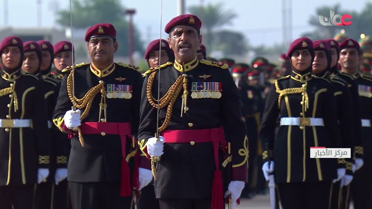 الحرس السلطاني العماني يحيي يومه السنوي ويخرج دفعة من الجنود والمجندات المستجدين