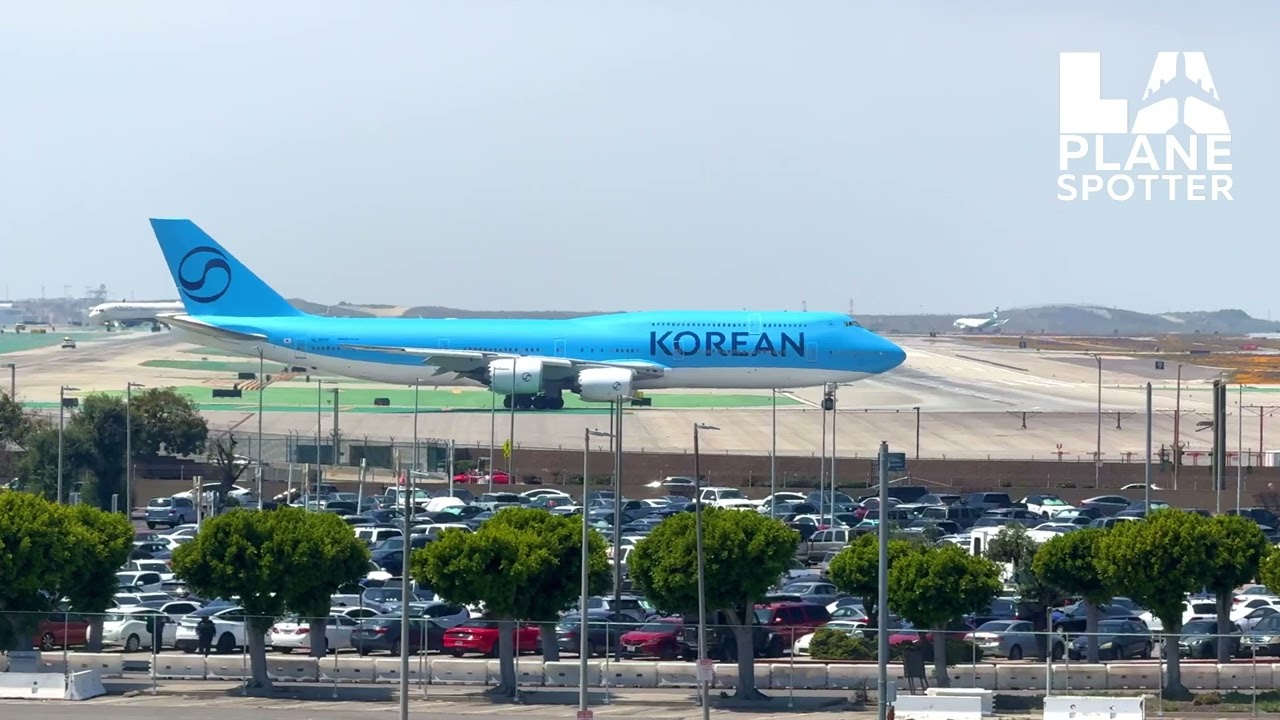 Korean Air 747-8 New Livery Takeoff!