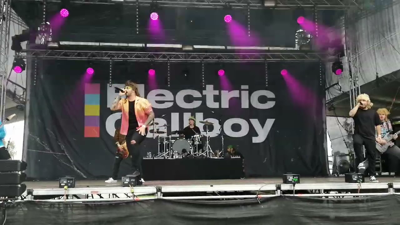 Electric Callboy - Hypa Hypa (Live @QstockFestival 2022)