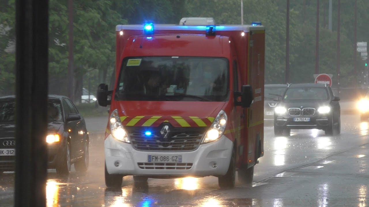 SMUR , (Prive) Ambulances met spoed naar en van het CHR in Lille