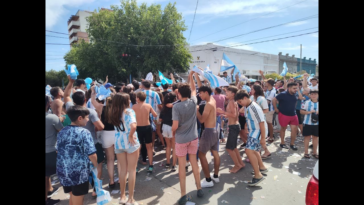 LA CARLOTA FESTEJO EL CAMPEONATO MUNDIAL DE FUTBOL  18 12 22