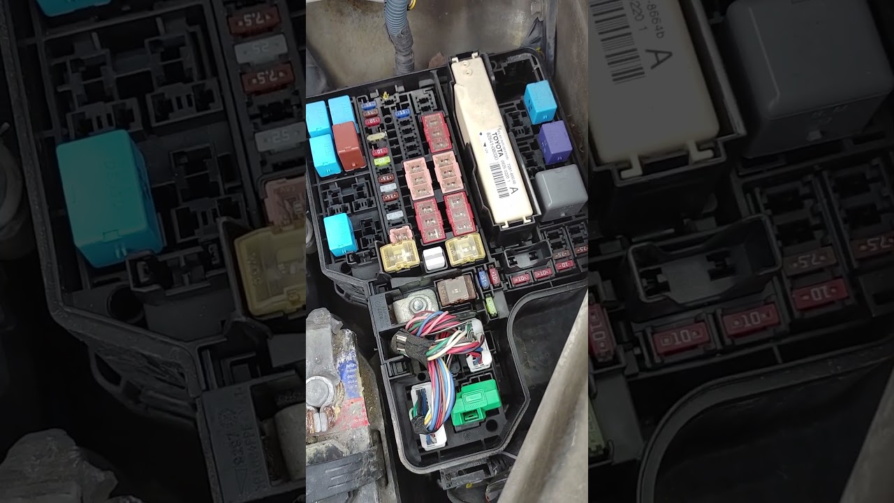 Toyota Sienna 2011 Air conditioner(Driver side warm, Passenger side colder) 1) fuse check - 에어컨문제1)