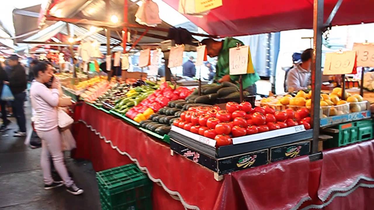Caminando por el Mercado Porta Palazzo (Turín, Italia)